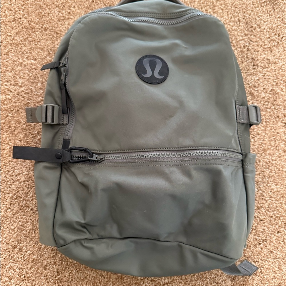 lululemon athletica Men's Olive Backpack
